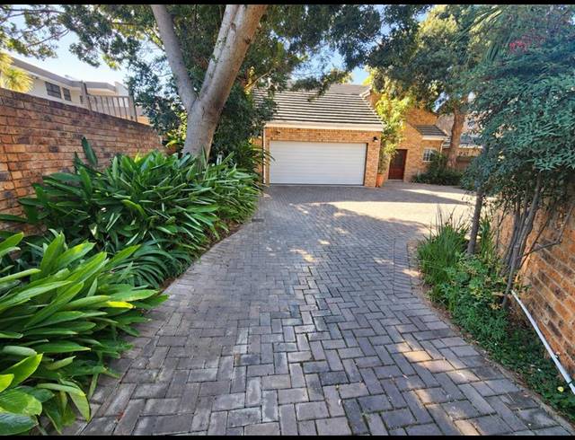 3 BEDROOM PROPERTY TO RENT IN MENLO PARK